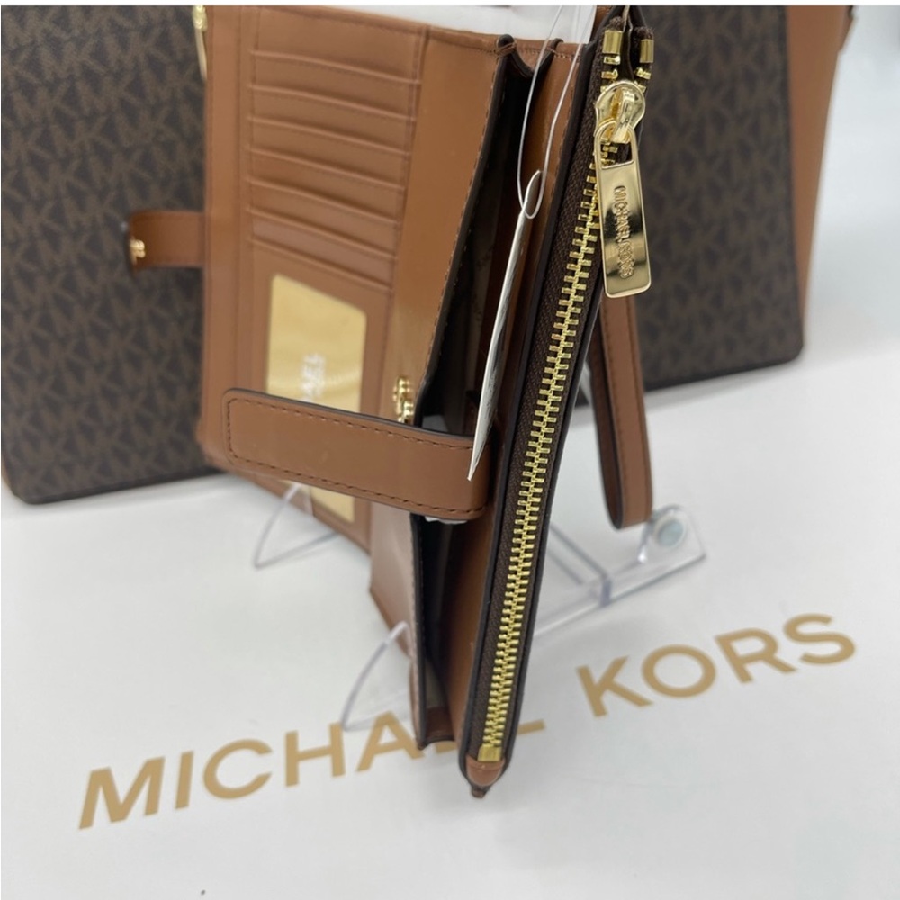 Michael Kors Large Gilly Travel Tote and Double Zip Wallet Wristlet Brown - Picture 13 of 15